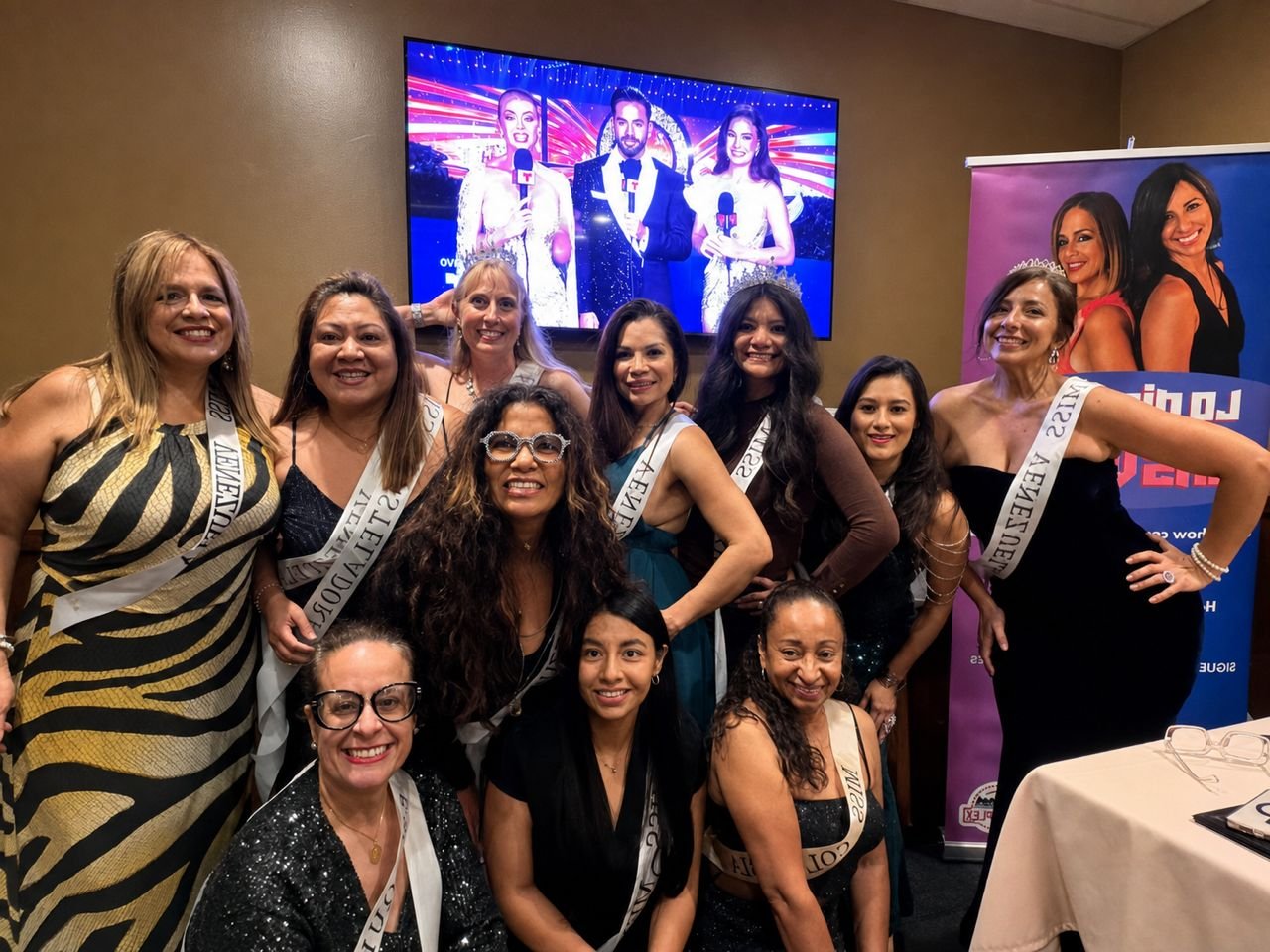 Grupo de mujeres reunidas en un evento de Solo Para Mujeres