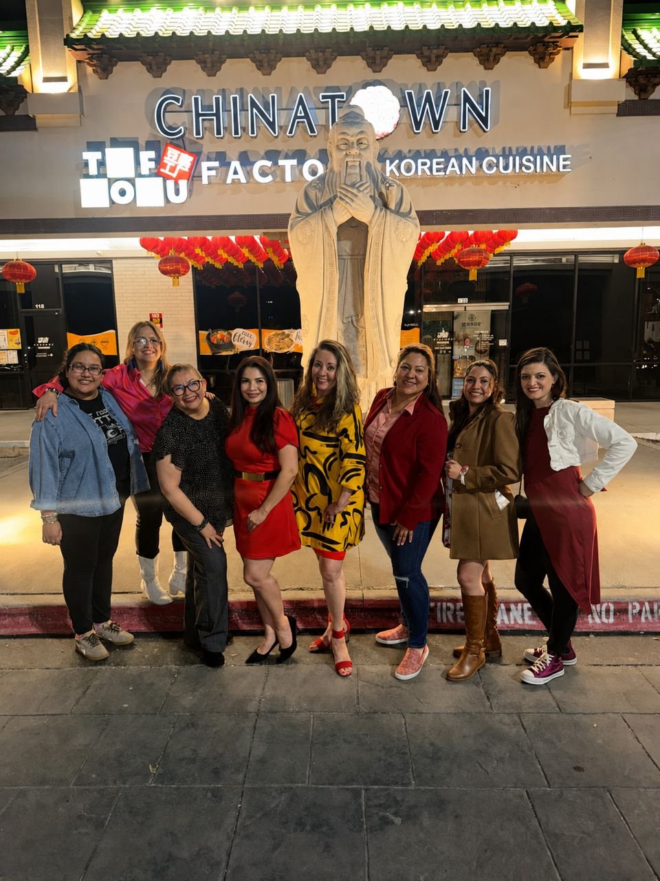 Grupo de mujeres en una salida social